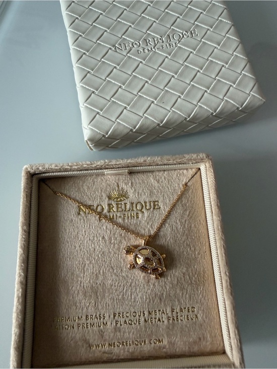 neo relique Jewelry - Gold Turtle Pendant Necklace